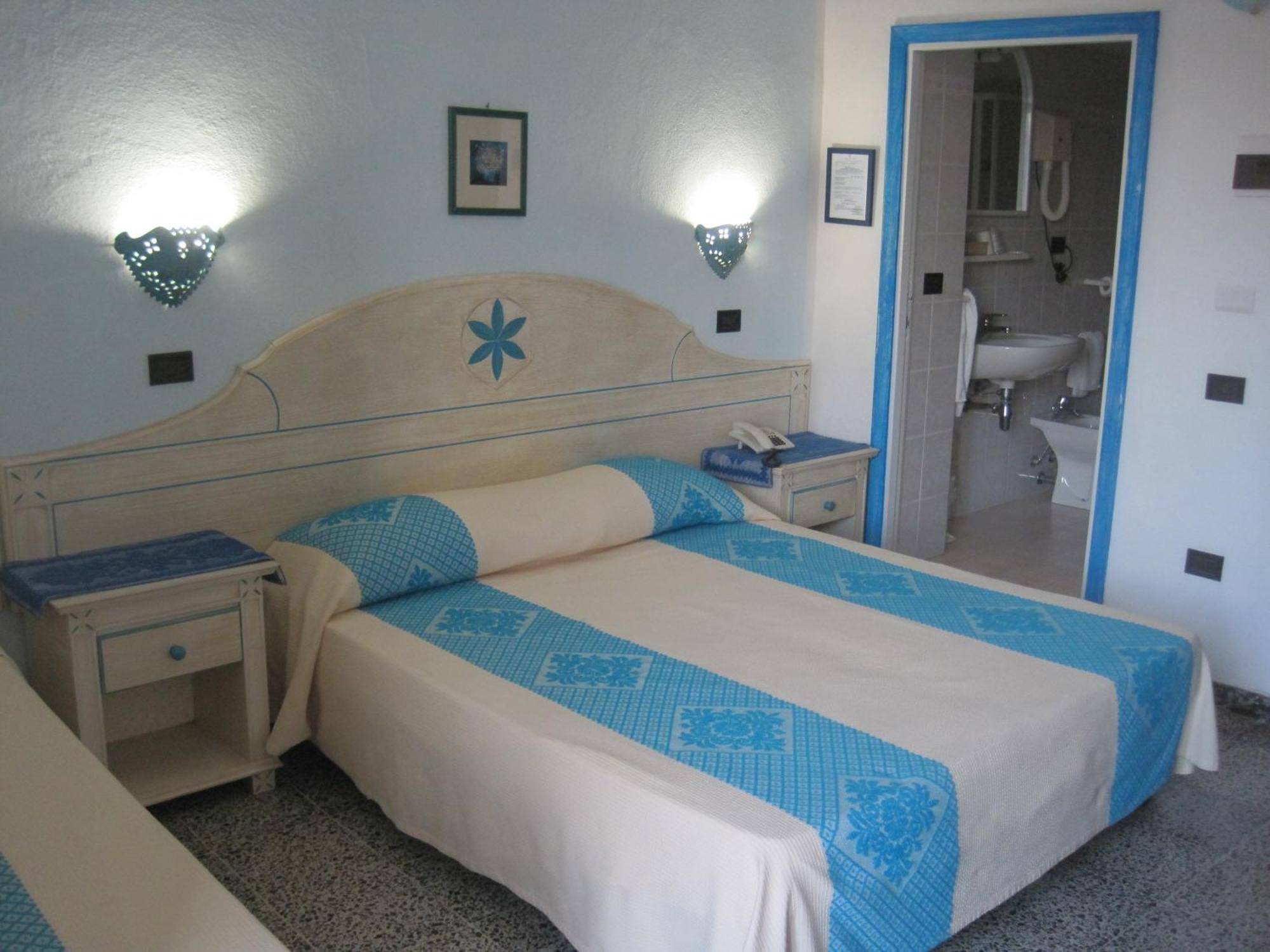 Hotel Moderno Santa Teresa Gallura Quarto foto